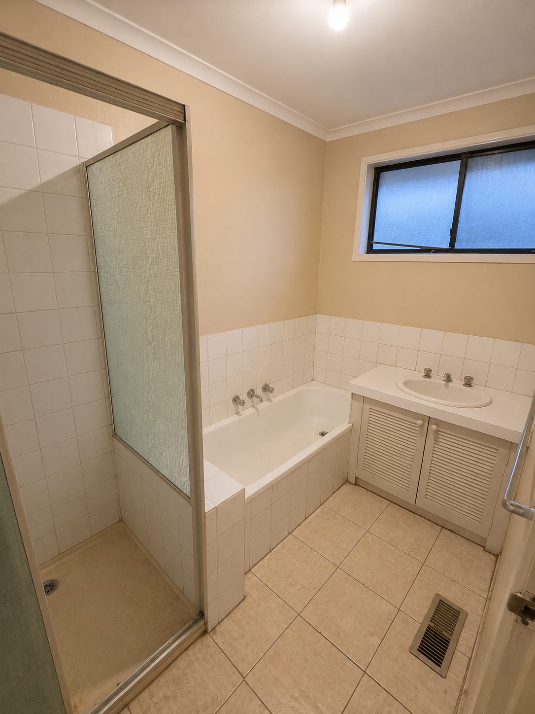 Albanvale bathroom before renovation