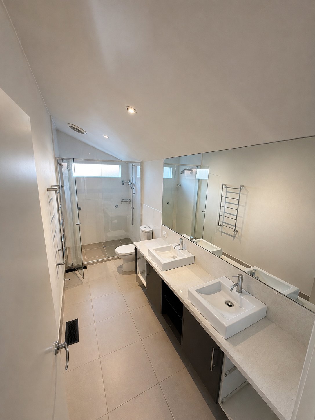 Hampton bathroom before renovation
